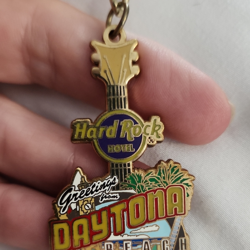 Hard Rock Cafe Daytona Beach Souvenir Keychain - Picture 2 of 5